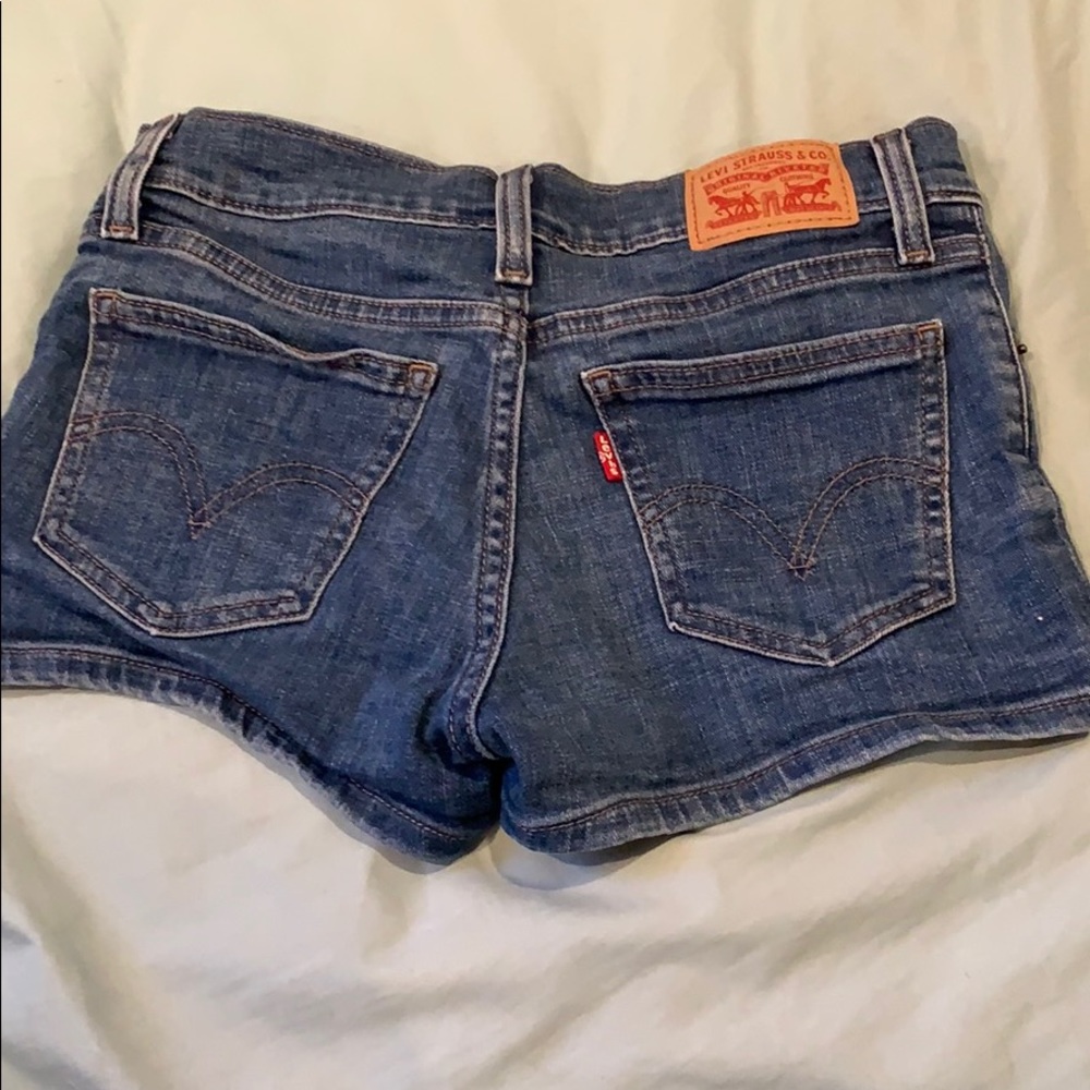 Levi’s shorts - Picture 2 of 2